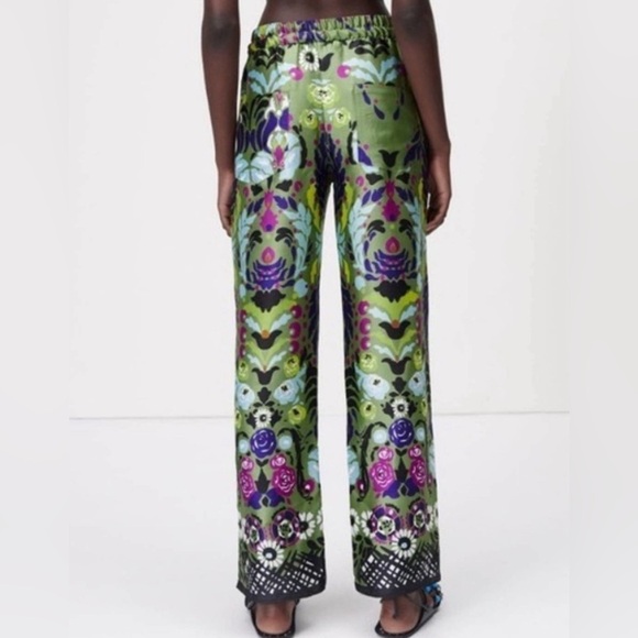 Zara Women’s Floral Print Satin Effect Wide Leg Flowy Pants - Size L - Picture 3 of 13